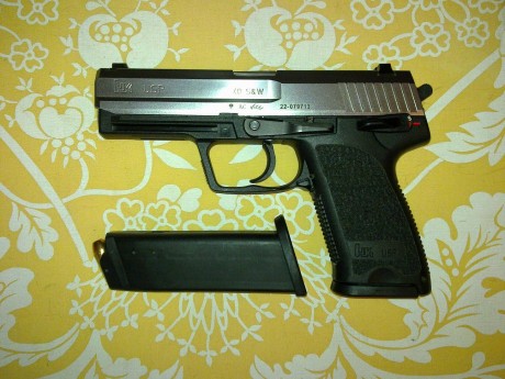   Hola a todos!

Vendo en Madrid esta magnífica e impecable HK USP .40SW STANDARD INOX. 

Arma de excelente 01