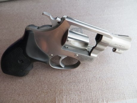Vendo revólver Smith & Wesson dos pulgadas, modelo 60-7, acero inoxidable, empuñadura de goma, impecable, 00