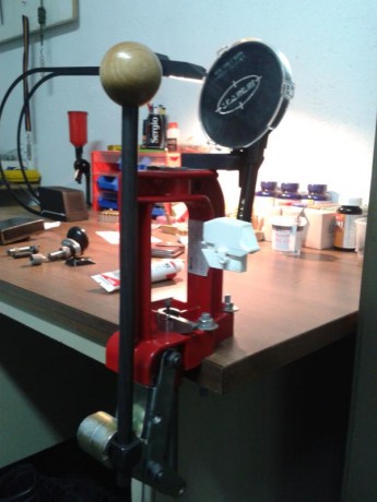Incluye la nueva prensa Breech Lock Chalenger Press.
    Incorpora un bushing.
    Completo sistema para 30