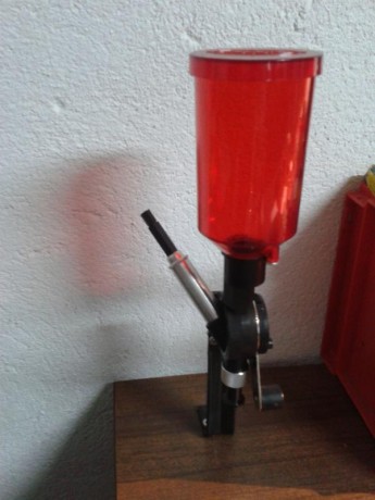 Incluye la nueva prensa Breech Lock Chalenger Press.
    Incorpora un bushing.
    Completo sistema para 40