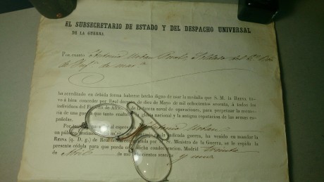 Vendo  unos documentos militares de licencia,  y autotizacion de uso de la medalla de la Campaña de África 00