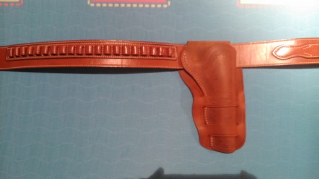Pongo a la venta varias prendas para las CAS.  Por error al coger la talla al comprarlos en USA y completamente 30