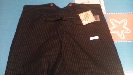Pongo a la venta varias prendas para las CAS.  Por error al coger la talla al comprarlos en USA y completamente 42