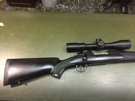 Vendo por no usar rifle Dumoulin en cal. 300 Wby magnum. El rifle se vende con con dos culatas una, la 01