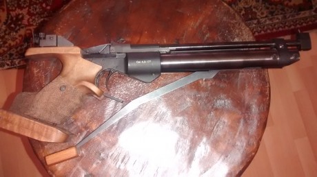 Hola, vendo pistola baikal 46 M, la pistola esta impecable, el precio son 300 euros con la cacha original 11