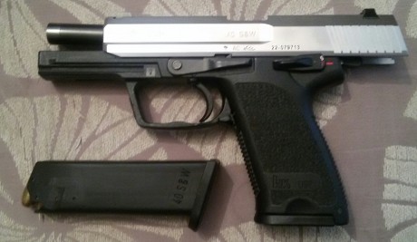   Hola a todos!

Vendo en Madrid esta magnífica e impecable HK USP .40SW STANDARD INOX. 

Arma de excelente 12