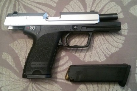   Hola a todos!

Vendo en Madrid esta magnífica e impecable HK USP .40SW STANDARD INOX. 

Arma de excelente 11