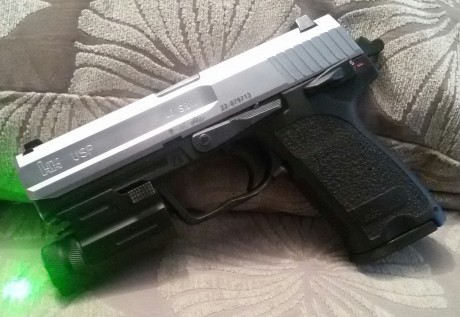   Hola a todos!

Vendo en Madrid esta magnífica e impecable HK USP .40SW STANDARD INOX. 

Arma de excelente 22