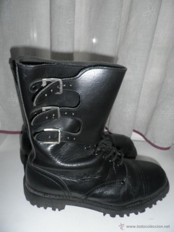 Hola vendo botas Segarra 3 hebillas de la talla 42.
Poquisimo uso. Estado como se ve en las fotos.
Vendo 01