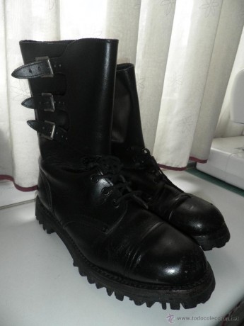 Hola vendo botas Segarra 3 hebillas de la talla 42.
Poquisimo uso. Estado como se ve en las fotos.
Vendo 00