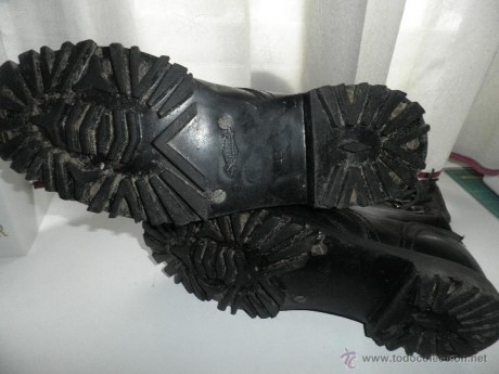 Hola vendo botas Segarra 3 hebillas de la talla 42.
Poquisimo uso. Estado como se ve en las fotos.
Vendo 11