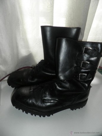 Hola vendo botas Segarra 3 hebillas de la talla 42.
Poquisimo uso. Estado como se ve en las fotos.
Vendo 10