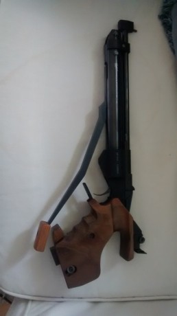 Hola, vendo pistola baikal 46 M, la pistola esta impecable, el precio son 300 euros con la cacha original 42