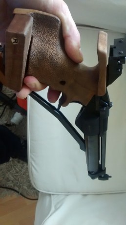 Hola, vendo pistola baikal 46 M, la pistola esta impecable, el precio son 300 euros con la cacha original 40