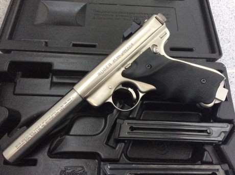 Vendo una pistola Ruger MARK II Target, del calibre .22LR y cañón de 5,25", en acero inoxidable.

Lleva 01