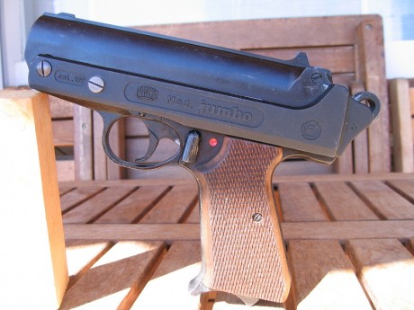 Buenos días.
Vendo pistola de aire comprimido Mauser fabricada por Record.
Está en perfecto estado de 02