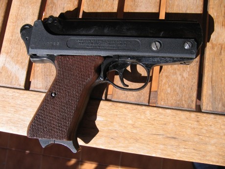 Buenos días.
Vendo pistola de aire comprimido Mauser fabricada por Record.
Está en perfecto estado de 01