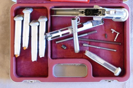 - Vendo Tanfoglio Limited Cal. 40 SW, en perfecto estado.
- Guiado en tipo "F"
Lleva además:
- 11