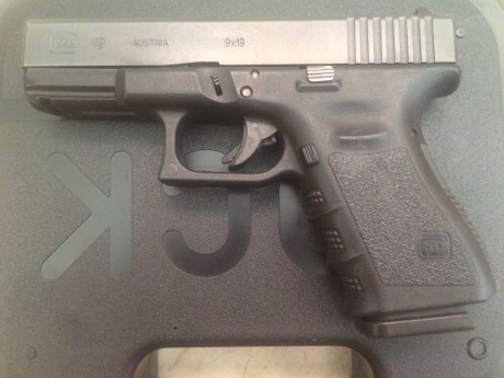 Vendo GLOCK 19 de 3ª Generación, en perfecto estado, ni golpes, ni arañazos, ni nada por el estilo; se 02