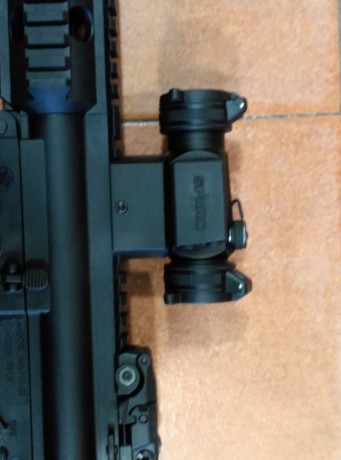 Vendo carabina con 100 disparos.Adjunto dos cargadores y un portacargador ademas de asa frontal y mira 00