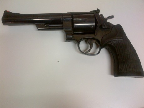 Buenas noches,

Pongo a la venta un revolver Smith Wesson del calibre 44 mag, el famoso M29 de 6".
El 00