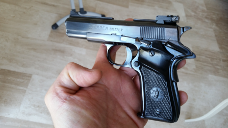 Historia de la pistola:

La compre en el foro porque exteriormente estaba impecable. Pavon de origen, 02