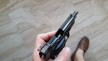 Historia de la pistola:

La compre en el foro porque exteriormente estaba impecable. Pavon de origen, 00