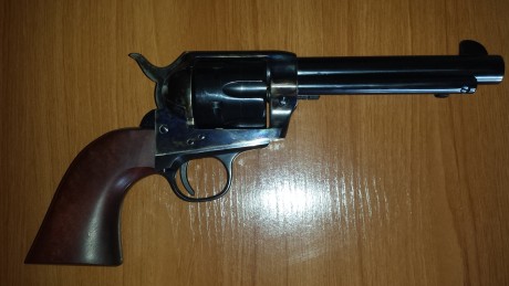 Cambio Revolver REVÓLVER PIETTA 1873 SA PEACEMAKER CAL. 44/40 en 5 1/2.

Guiado en AE. Ha tirado sol 9 01