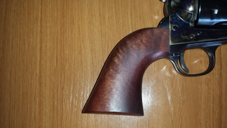Cambio Revolver REVÓLVER PIETTA 1873 SA PEACEMAKER CAL. 44/40 en 5 1/2.

Guiado en AE. Ha tirado sol 9 00