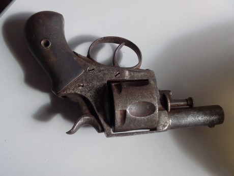 hola, por herencia tengo un revolver del 44 polvora negra, es una imitacion del bull dog ingles, pero 72