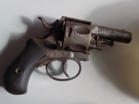hola, por herencia tengo un revolver del 44 polvora negra, es una imitacion del bull dog ingles, pero 71