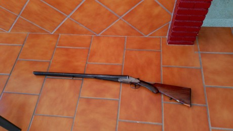 Hola, compañeros. Un amigo me envía estas fotos. Su suegro se quiere desprender de esta escopeta, una 01