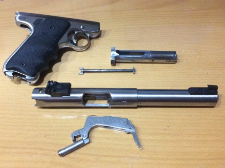 Vendo una pistola Ruger MARK II Target, del calibre .22LR y cañón de 5,25", en acero inoxidable.

Lleva 90