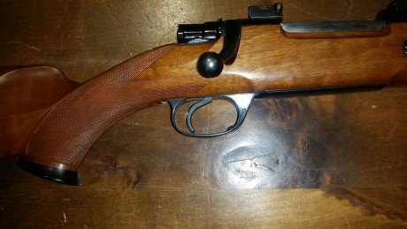 Hola compañeros, pues eso, vendo un rifle precioso del calibre 375 H&H, es una acción 98 Zastava muy 22