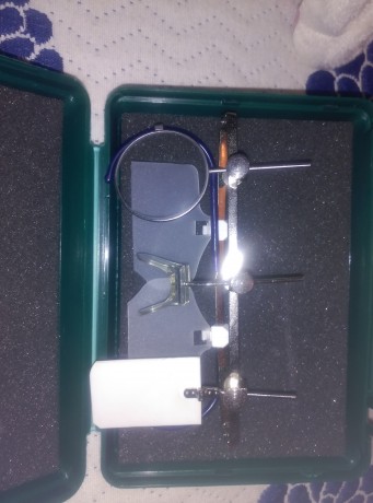 Gafas de tiro en perfecto estado, usadas muy pocas veces.

Incluye tapa frontal, tapas laterales, y óptica 00
