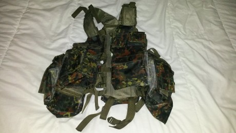 Vendo este chaleco en flecktarn.
Esta usado un par de veces pero esta impecable como se puede ver.
Precio 02