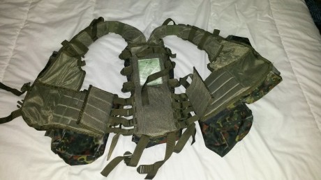 Vendo este chaleco en flecktarn.
Esta usado un par de veces pero esta impecable como se puede ver.
Precio 01