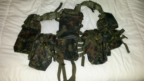 Vendo este chaleco en flecktarn.
Esta usado un par de veces pero esta impecable como se puede ver.
Precio 00