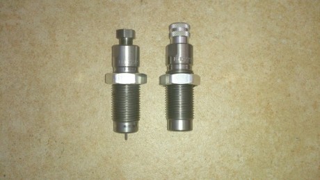 Hola, vendo juego de 2 dies ( recalibrador y el que coloca la punta ) marca Lee del calibre .222R con 01
