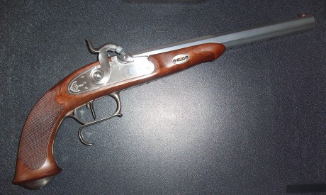 Hola a tod@s , pues eso , vendo pistola LE PAGE de percusion del calibre 44 y su correspondiente turquesa 01