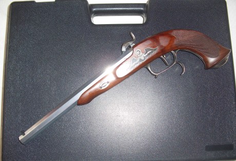 Hola a tod@s , pues eso , vendo pistola LE PAGE de percusion del calibre 44 y su correspondiente turquesa 00