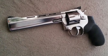   Hola de nuevo.
Pongo en venta mi revólver del .22LR por pasarme a pistola en esta modalidad. Acabado 02