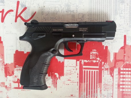 Vendo una K100,sin tiradas de IPSC, solo probada para ver que funciona. Va con cuatro cargadores y funda, 01