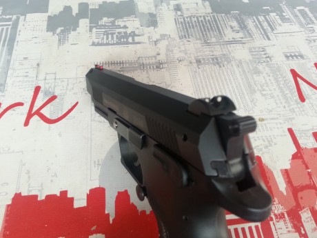 Vendo una K100,sin tiradas de IPSC, solo probada para ver que funciona. Va con cuatro cargadores y funda, 00