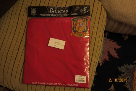 Tengo esto que me lo regalaron del Banesto. Talla XL. La camiseta y la bufanda con la estrella del mundial. 01