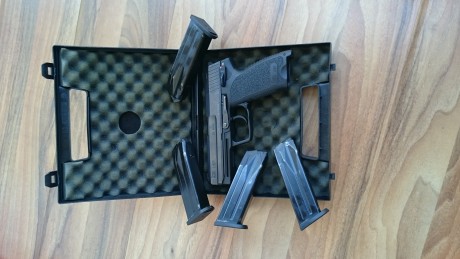 Pistola 45 Auto/ACP, en perfecto estado. 
Gran pistola de Combate.
Incluyo:
4 cargadores
Maletín rígido 02