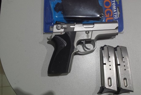 Hola mi nombre es Cecilio, por limpieza de armero vendo estas armas que estan guiadas en F.



sig sauer 30