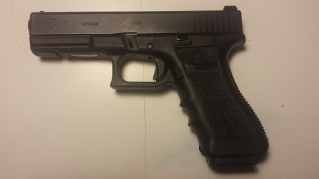 Buenos días compañeros.

Me desprendo de una de mis Glock, es el modelo 17 3ª Generación.

Es un arma 01