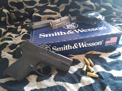 Se vende pistola Smith Wesson MP9 Shield 9 mm Para. en perfecto estado, funcional y estético, apenas ha 01