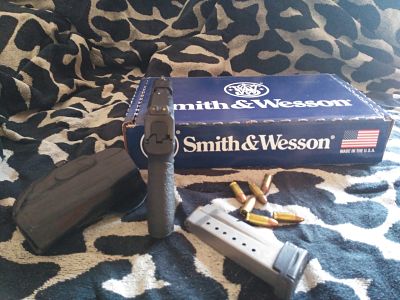 Se vende pistola Smith Wesson MP9 Shield 9 mm Para. en perfecto estado, funcional y estético, apenas ha 00